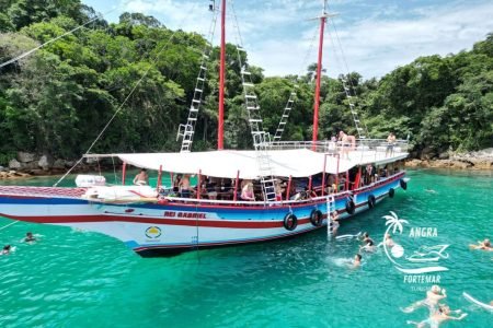 Passeio de Escuna Ilha Grande - Angra Fortemar Turismo Passeio Lancha Barco Escuna
